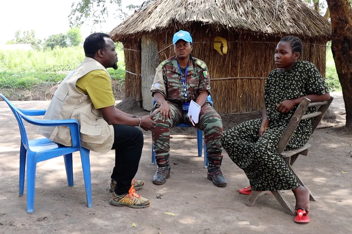 UNMISS staff speak with community members in Rii-rangu  