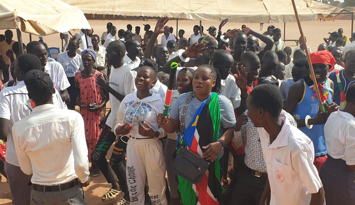 unmiss peacebuilding communities grassroots civil affairs south sudan rumbek lakes students