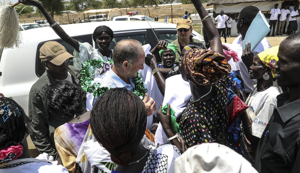 On visit to Bor, head of UNMISS stresses need to create conditions for displaced people to return home