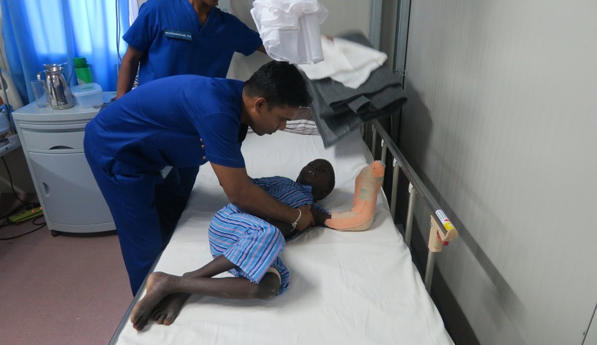 unmiss south sudan bor peacekeepers medical staff sri lanka save snake bite boy arm jalle