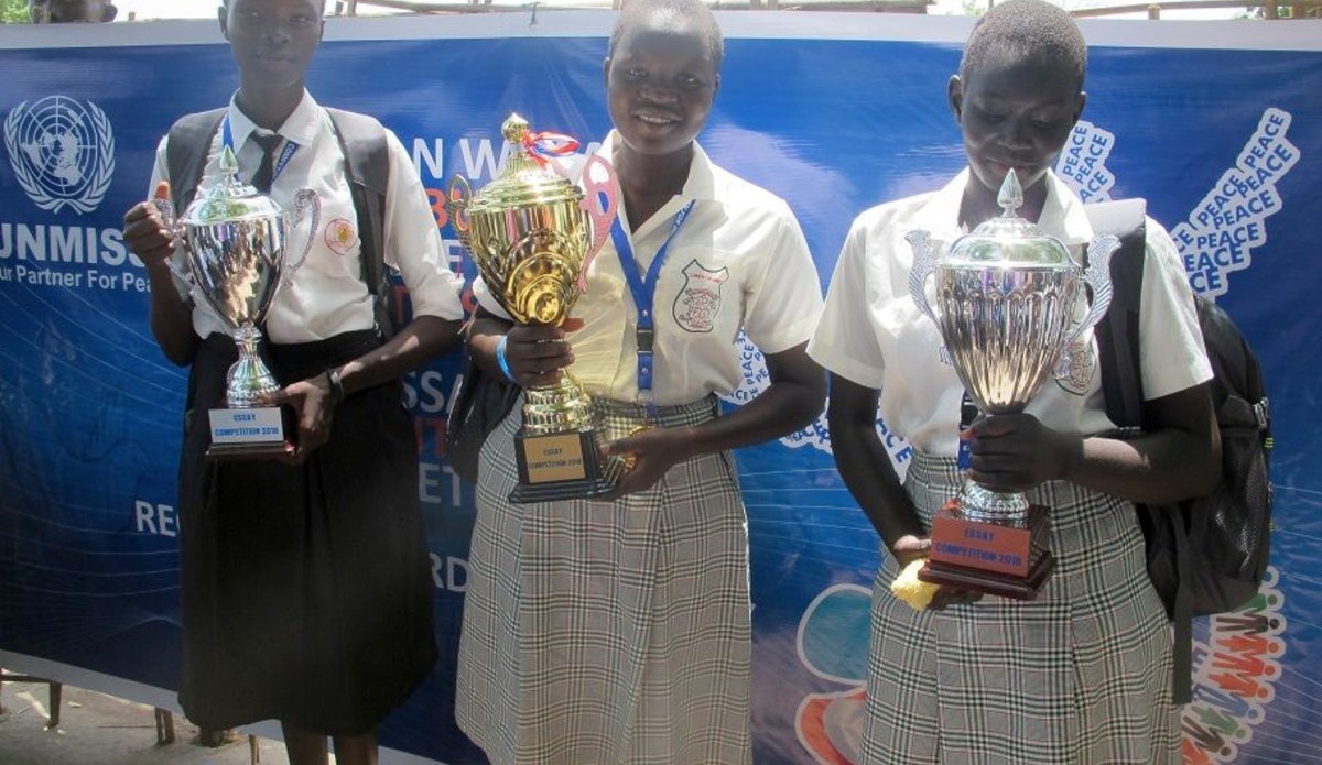 Essay winner in Rumbek: “Women may be the only hope left to bring peace to South Sudan” 