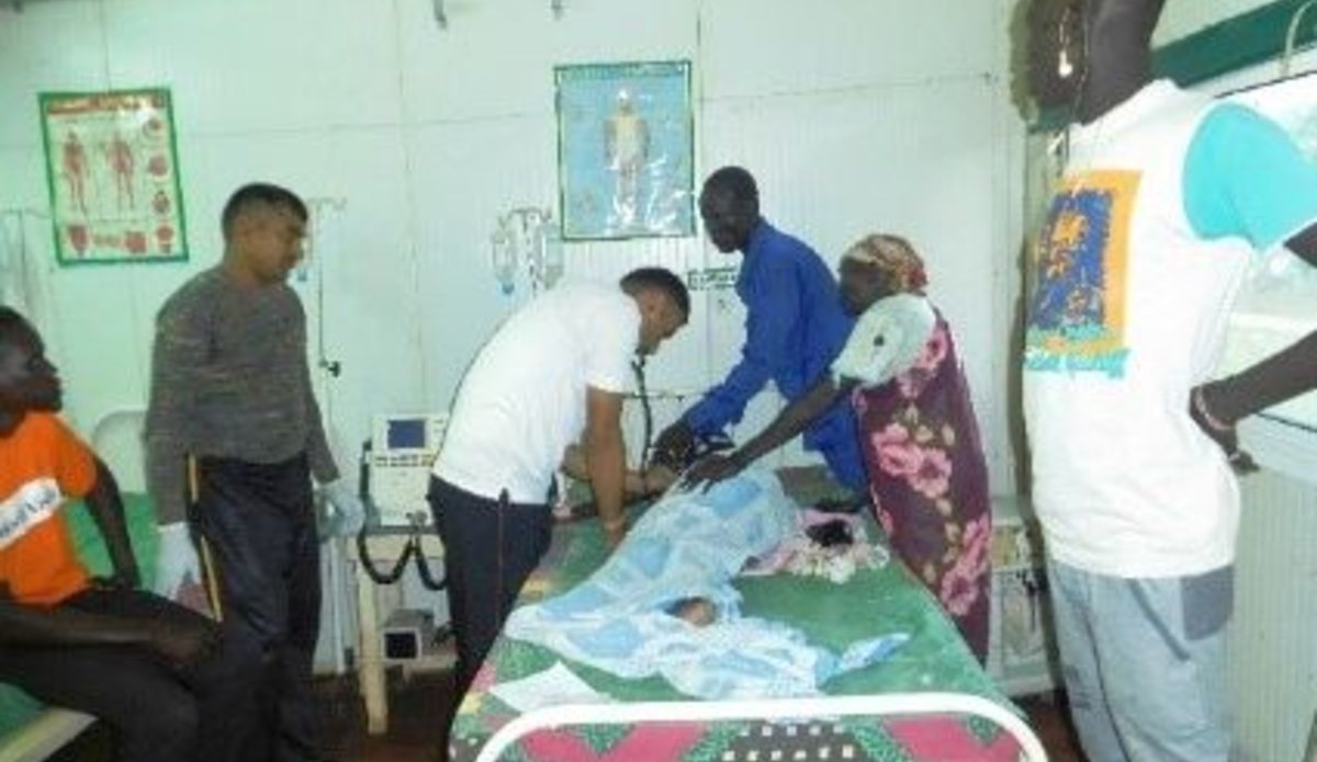 Indian Peacekeepers provide emergency medical care to critically ill pregnant woman