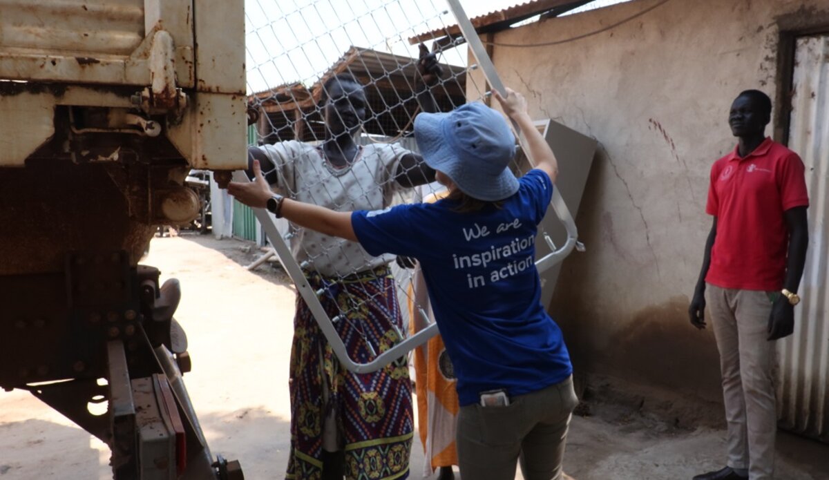 unmiss south sudan jonglei bor unv volunteers hospital peace begins supplies