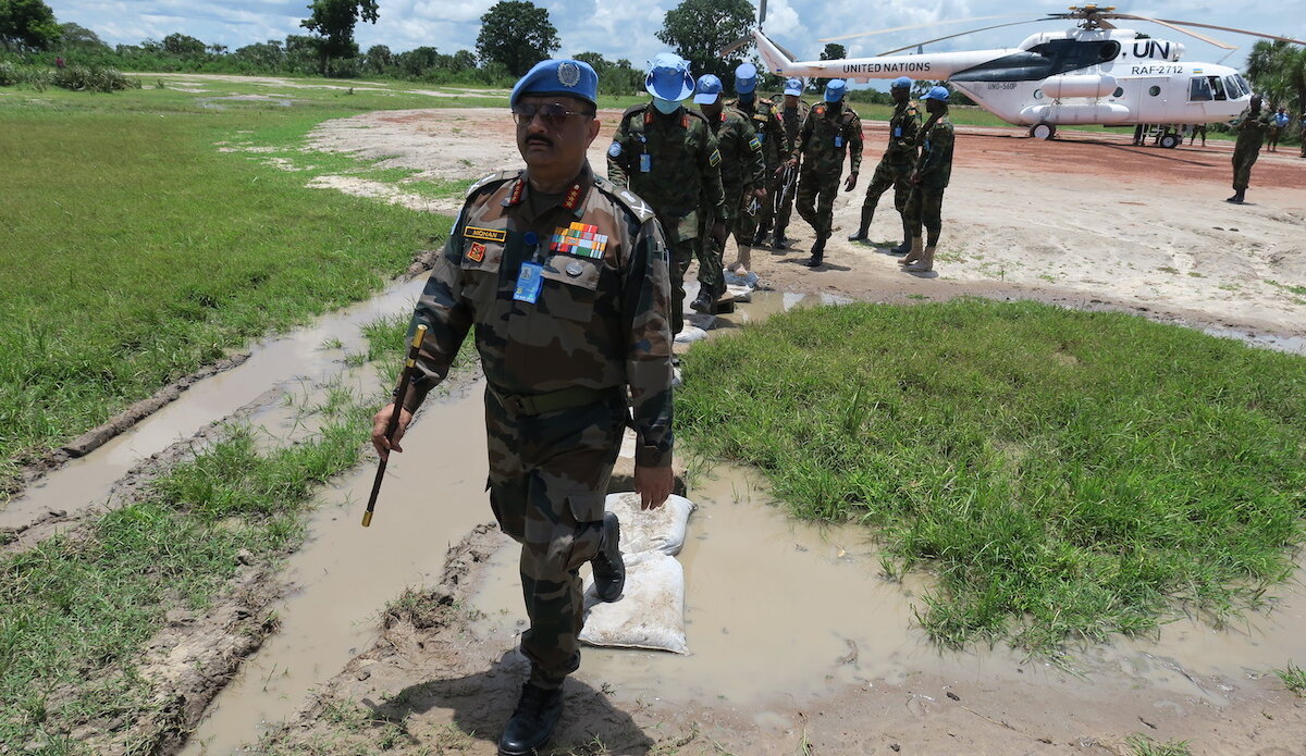 unmiss south sudan unity bentiu ruweng force commander visit troops contingents mud