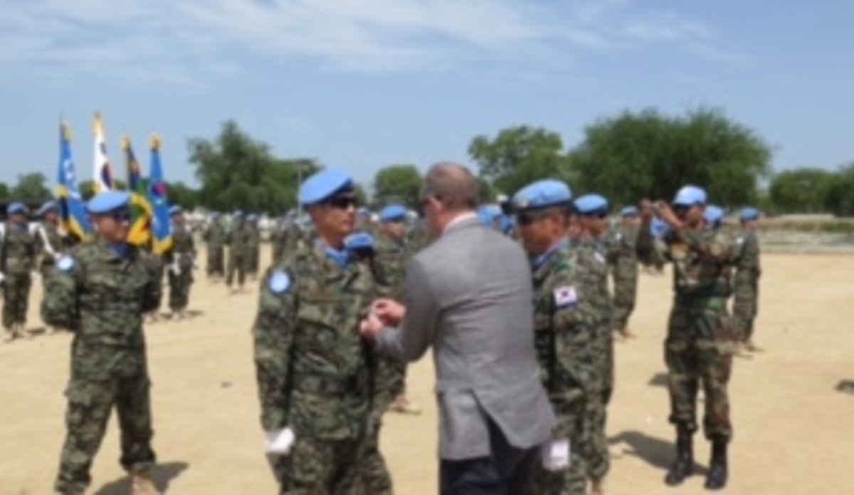 UNMISS chief awards UN medal to Korean contingents 