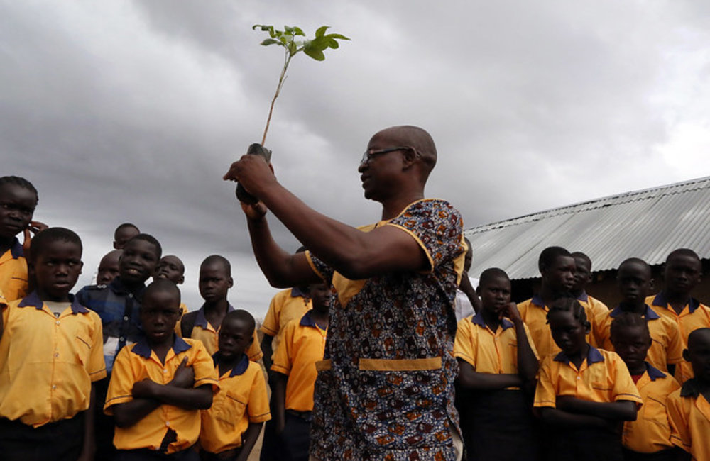 Planting roots for education: UNMISS peacekeepers donate tree seedlings to local school in Juba