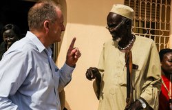 David Shearer chats with an elder in Gogrial